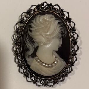 Vintage 2" Cameo Brooch / Pendant w/Gold Tone Filigree Frame, Victorian Revival